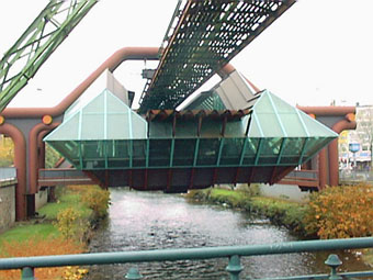 3700103.jpg (36274 Byte)